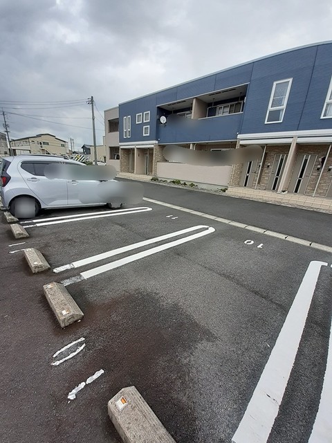 【出雲市斐川町荘原のアパートの駐車場】