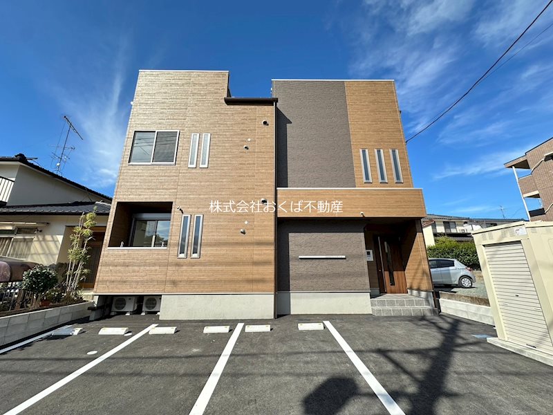 GRANDTIC　エスポワールの建物外観