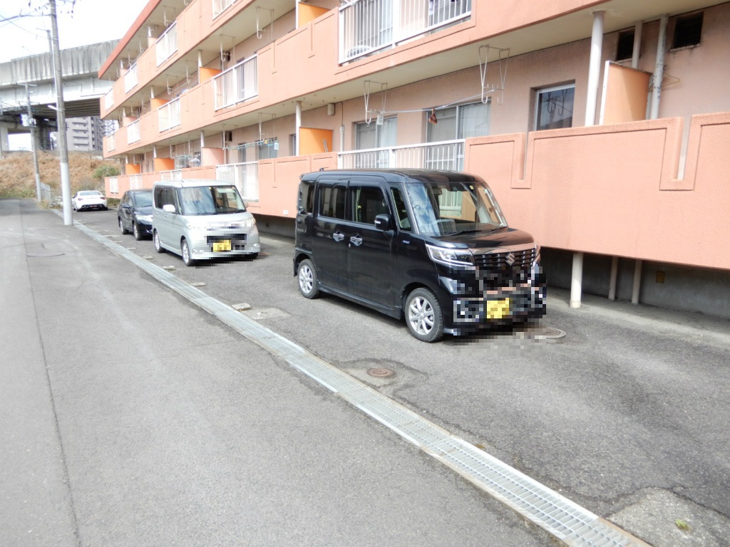 【コーポアムールの駐車場】