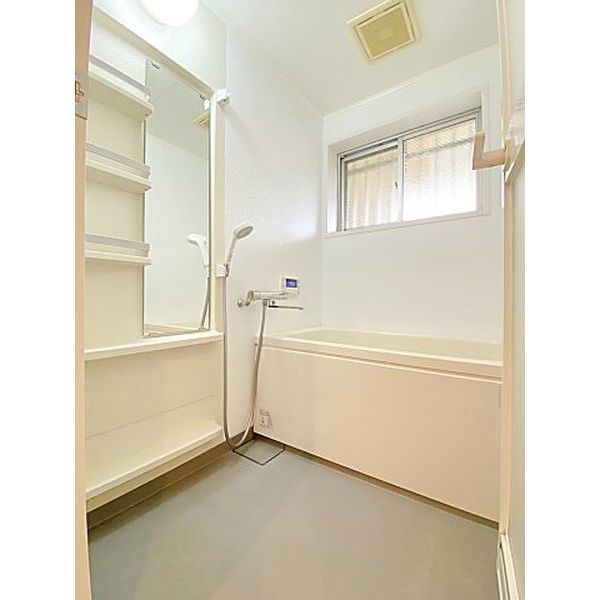 バス・シャワールーム　収納