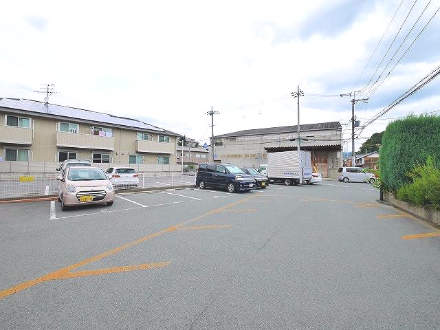 【桜井市大字谷のマンションの駐車場】