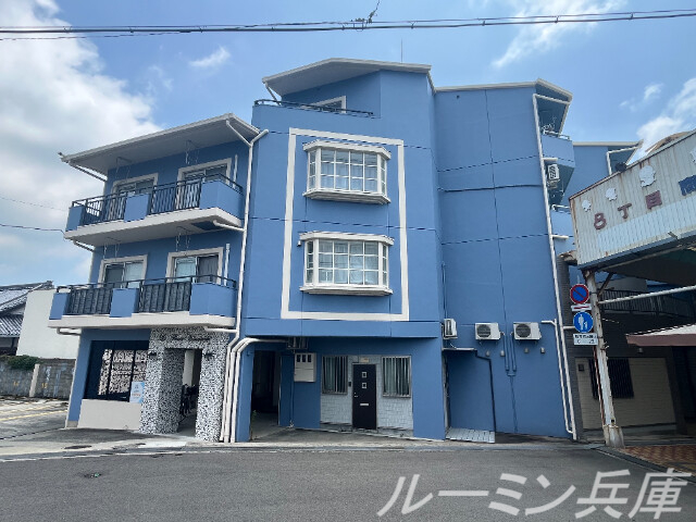 【ラフレイズ本町の建物外観】