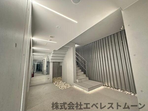 【名古屋市港区名港のマンションのロビー】