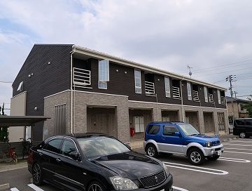 新発田市中曽根町のアパートの建物外観