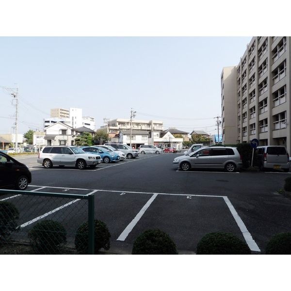 【名古屋市南区駈上のマンションの駐車場】