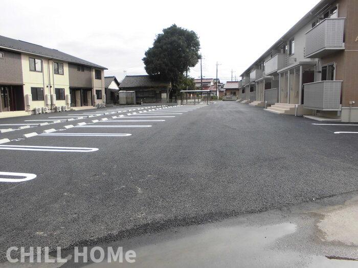 【藤岡市上戸塚のアパートの駐車場】