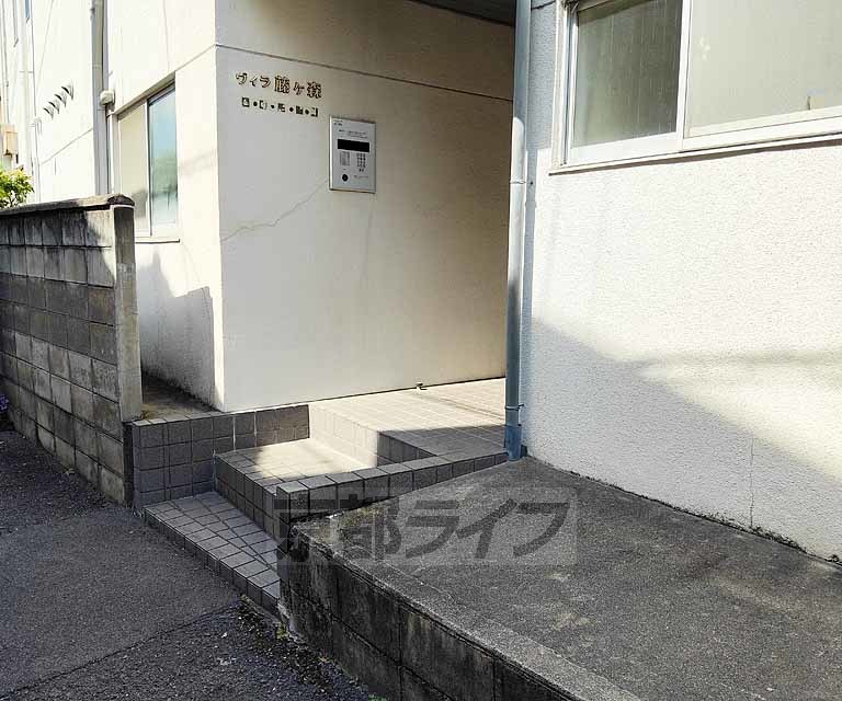 【京都市右京区太秦藤ケ森町のアパートのロビー】