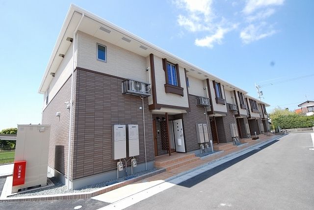 八代市松崎町のアパートの建物外観