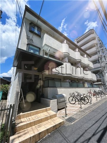 京都市山科区竹鼻竹ノ街道町のマンションの建物外観