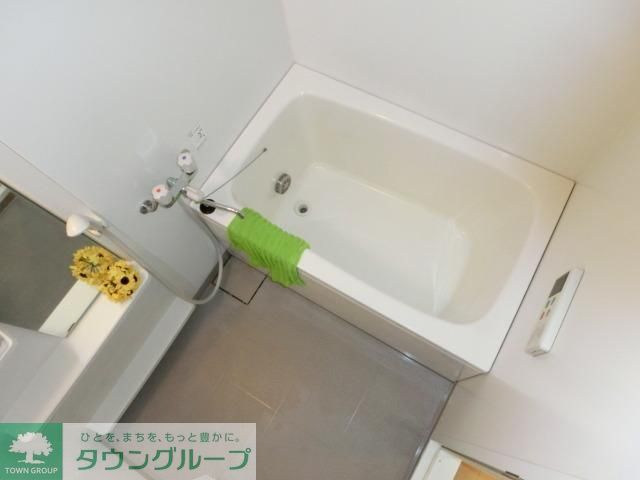 バス・シャワールーム　浴室は嬉しい追い焚き機能付き