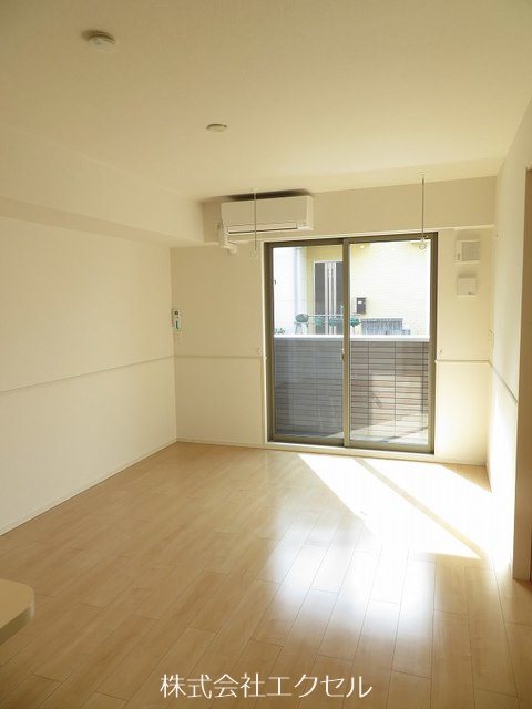 居室・リビング　エアコン完備のお部屋です。