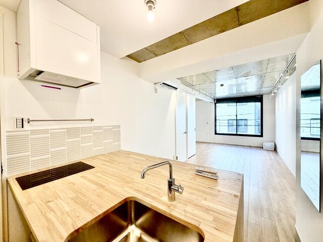 キッチン　作業スペースが広い対面キッチン