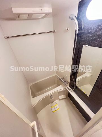 バス・シャワールーム　落ち着いた空間のお風呂です