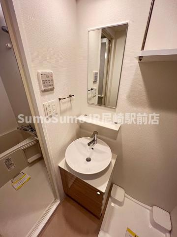 洗面設備　ゆったりとスペースのある洗面所