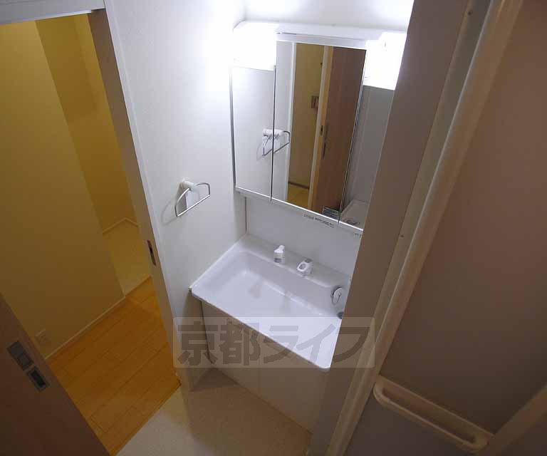 洗面設備　清潔感のある洗面所です