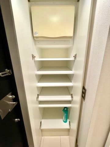 その他設備　■タンクレス温水洗浄便座■室内洗濯機置き場