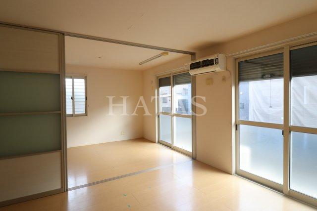 居室・リビング　同物件別部屋です