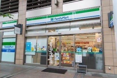 コンビニ　ファミリーマート港区白金プラザ店（コンビニ）まで190m
