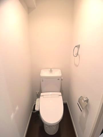 トイレ　別号室参考写真です