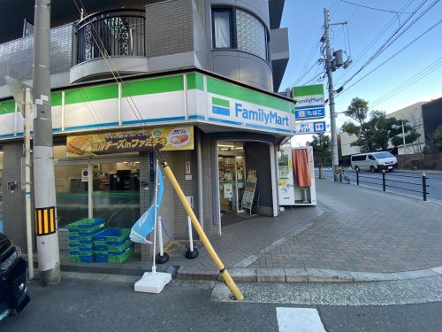 コンビニ　ファミリーマート　上町1丁目店（コンビニ）まで197m