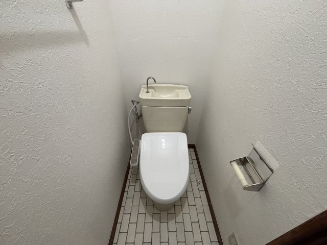 トイレ　温水洗浄便座ございます