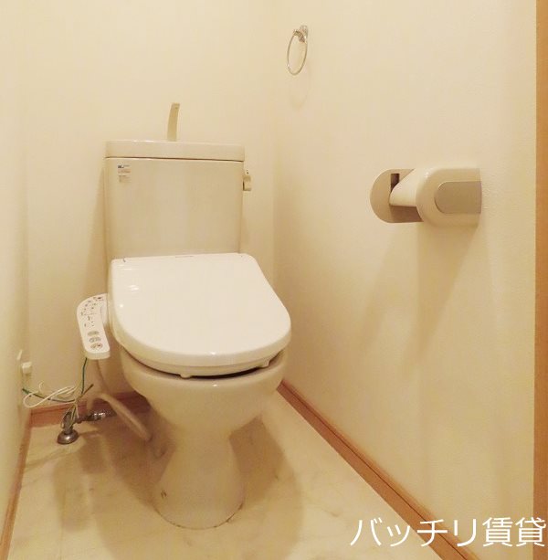 トイレ　写真は別号室の為、現状優先になります。