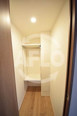 収納　RJR堺筋本町タワー　ウォークインクローゼット