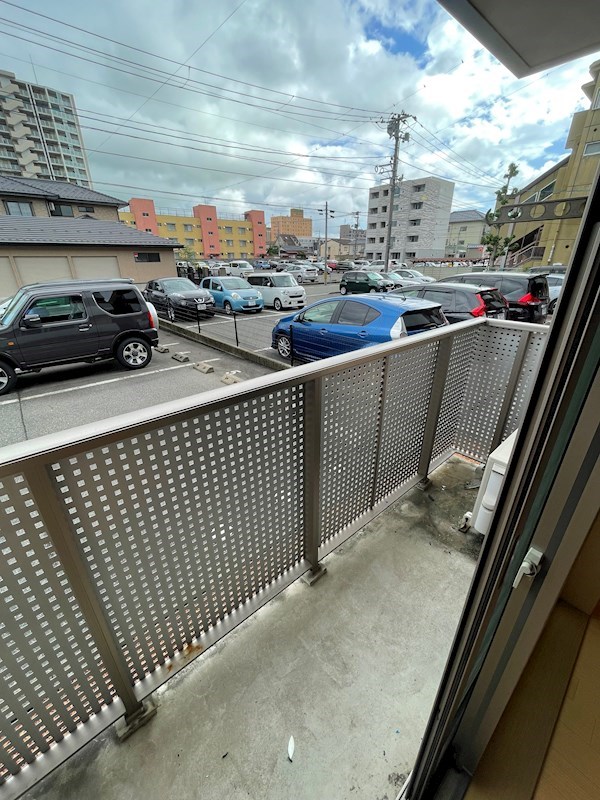 バルコニー　南向きバルコニーはお洗濯ものなどに最適