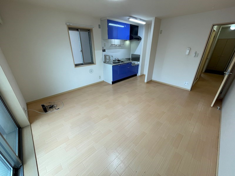 居室・リビング　ダイニングテーブルにソファーなどが置ける広さのリビング