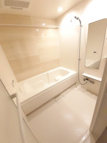 バス・シャワールーム　落ち着いた空間のお風呂です