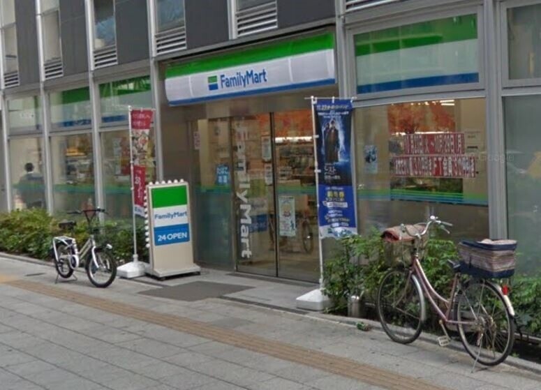 コンビニ　ファミリーマート板橋本町駅北店（コンビニ）まで385m