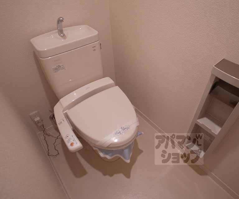 トイレ　ウォシュレット機能搭載のきれいなトイレです・