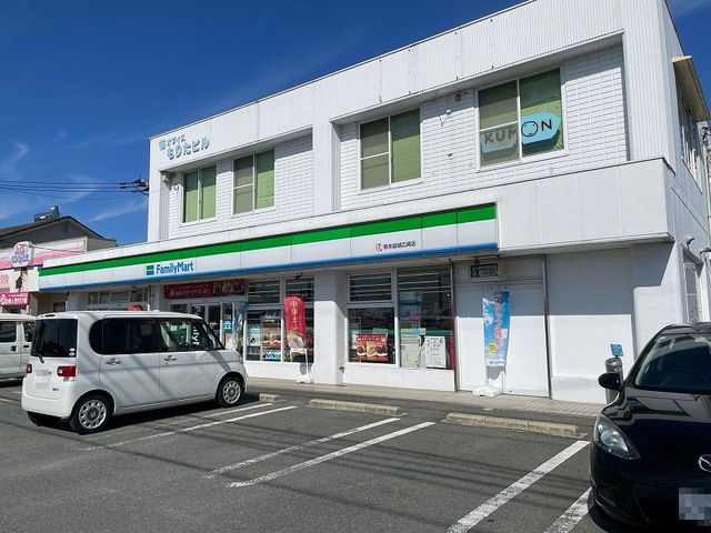 コンビニ　ファミリーマート益城広崎店（コンビニ）まで400m