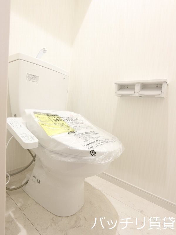 トイレ　別号室写真の為、現況を優先致します。