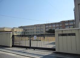 小学校　堺市立榎小学校（小学校）まで305m