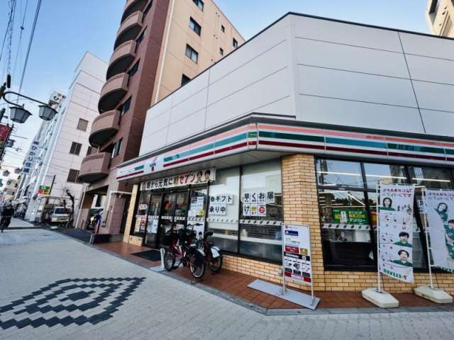 コンビニ　セブンイレブン（コンビニ）まで61m