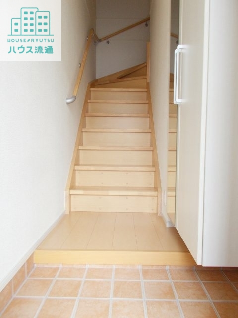 玄関　※別号室の写真です