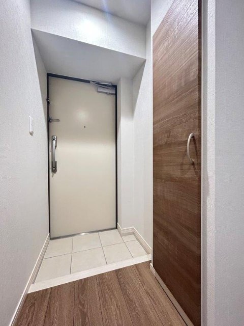 玄関　同タイプのお部屋になります。