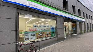 コンビニ　ファミリーマート 初台交差点前店（コンビニ）まで456m