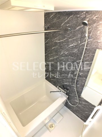バス・シャワールーム　コンパクトで使いやすいお風呂です