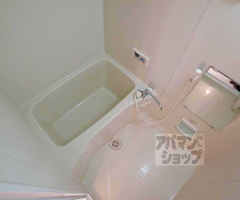 バス・シャワールーム　ゆったりできるお風呂です。