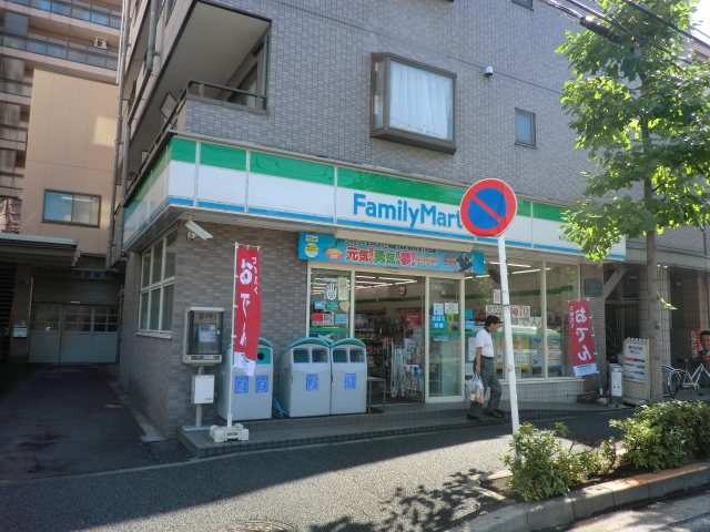 コンビニ　ファミリーマート新丸子駅東店（コンビニ）まで176m