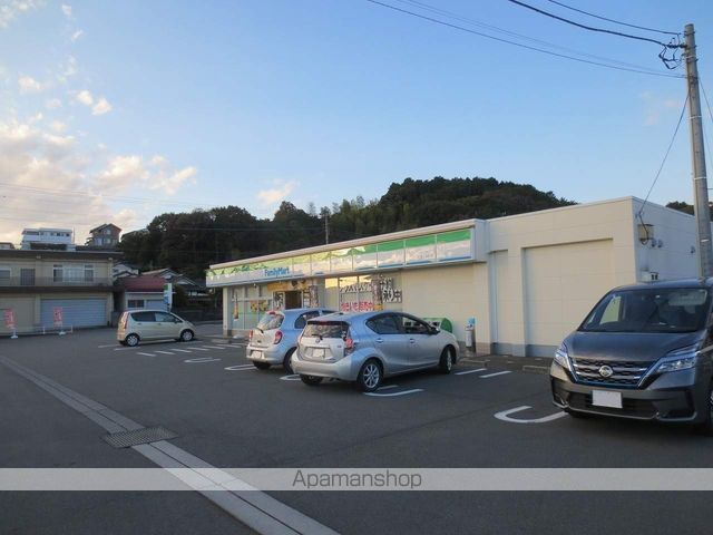 コンビニ　ファミリーマート（コンビニ）まで839m