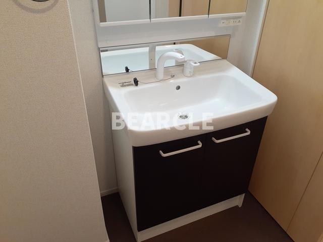 洗面設備　コンパクトで使いやすい洗面所