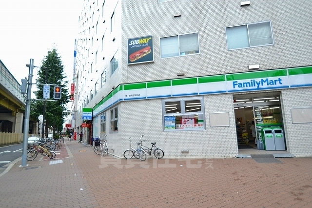 コンビニ　ファミリーマート　阪急南方駅前（コンビニ）まで342m