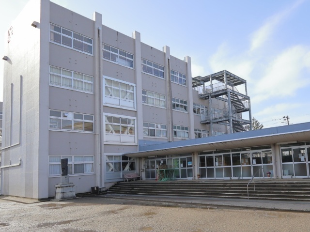 小学校　上越市立東本町小学校（小学校）まで1325m