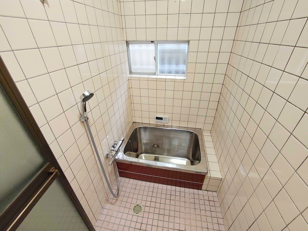 近鉄奈良線 瓢箪山駅 徒歩15分 2階建 築63年の風呂写真