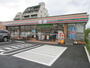 コンビニ　セブンイレブン（コンビニ）まで129m