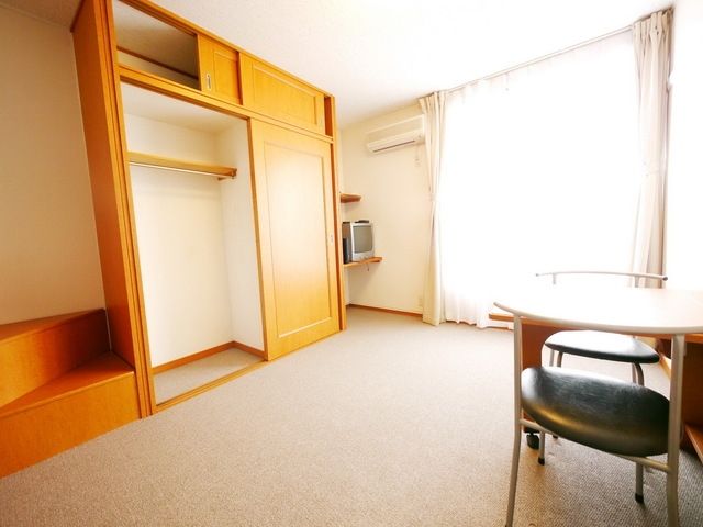 レオパレスエントピアの居間写真