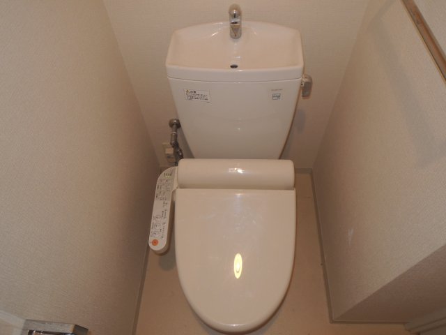 京王線 桜上水駅 徒歩5分 8階建 築20年のトイレ写真